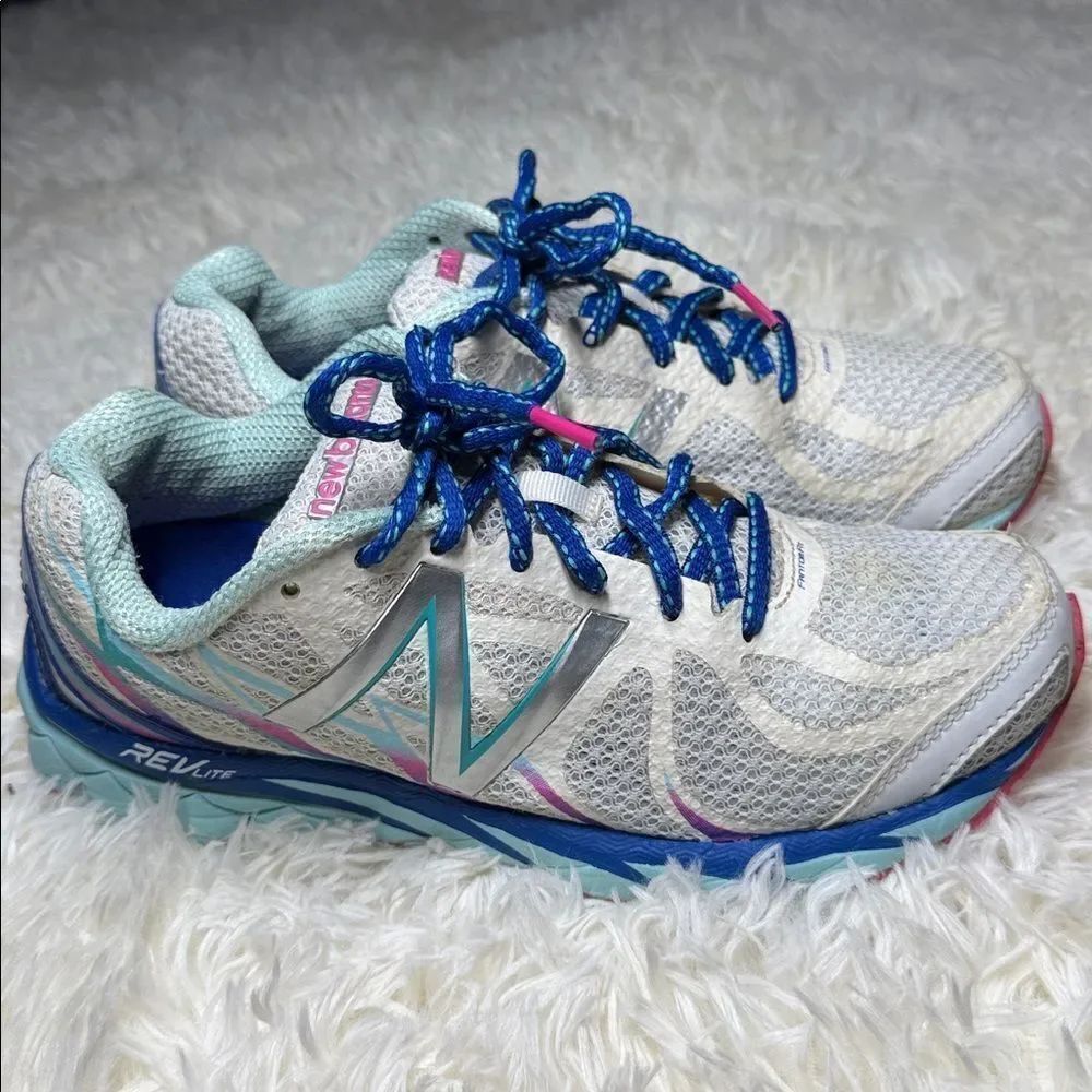 New Balance REVLite Fantom fit 3190 Cream and Blue Athletic Shoes